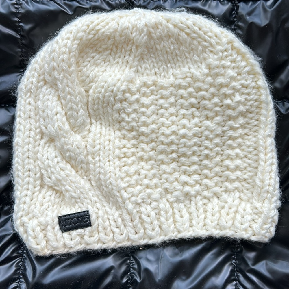 Burton Cable Knit Beanie Hat - With leather black tag